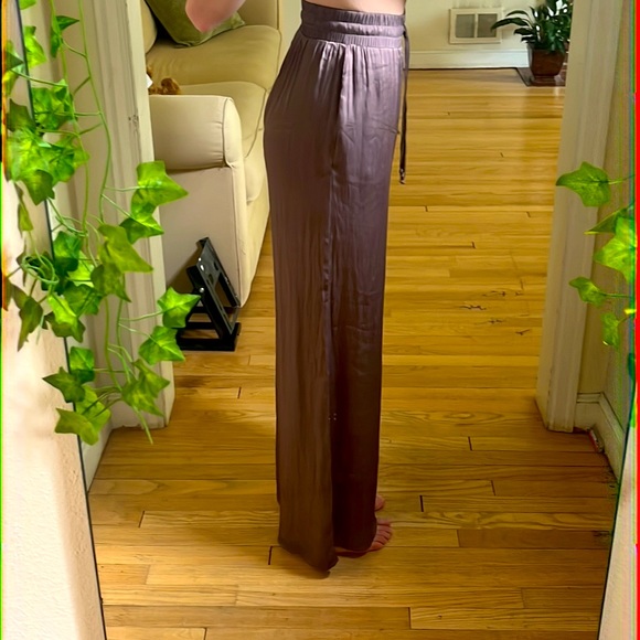 Like new Evereve Flowy pants. - Picture 2 of 4